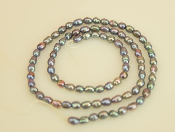 Перлини річкові  Рис 3-4 мм чорно-фіолетові  А-сорт 1 нізка 37см