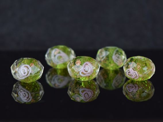 Бусина Lampwork гранована 12*10 мм, золото і троянди салатова 1 шт Бусина Lampwork гранована 12*10 мм, золото і троянди салатова 1 шт