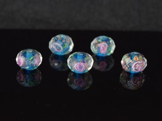 Lampwork бусина граненая 12*10 мм, золото и розы СИНЯЯ  1 шт