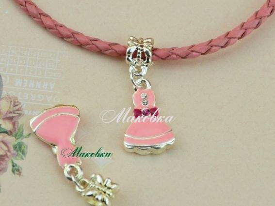 Бусина Пандора с подвеской Розовое платье со стразами