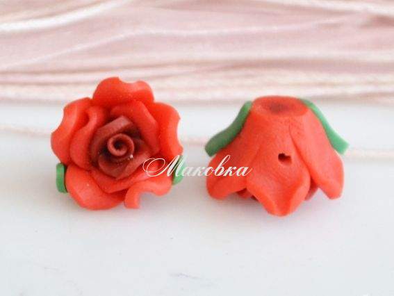 Бусина из полимерной глины №25 Цветок Роза, 15х16 мм, красная с желтой серединой и с листиками