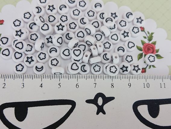 Намистини акрилові Круглі ,7 мм, білий мікс з чорним малюнком квітка, сердечко, зірка, місяць  10г