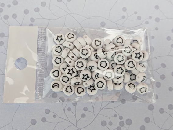 Намистини акрилові Круглі ,7 мм, білий мікс з чорним малюнком квітка, сердечко, зірка, місяць  10г