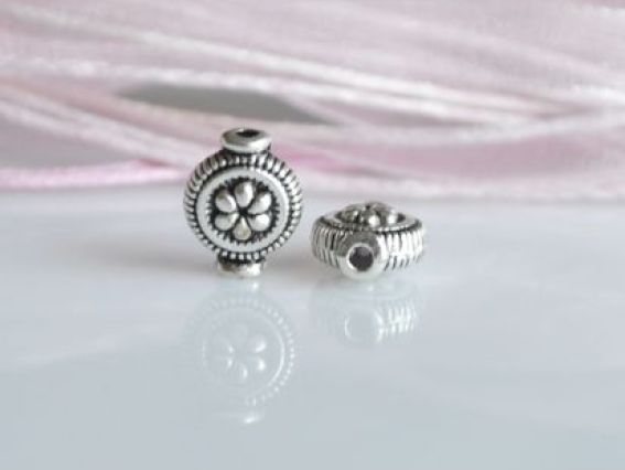 Бусина металлическая №06 конфетка с цветочком 12х5 мм, античное серебро, 1 шт Бусина металлическая №06 конфетка с цветочком 12х5 мм, античное серебро, 1 шт