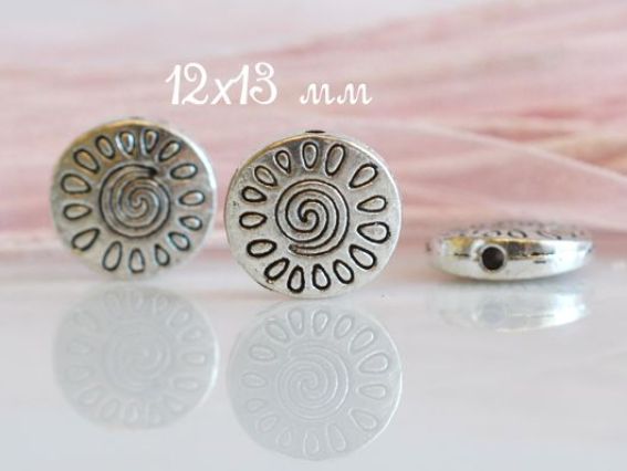 Металлическая бусина №19  С солнцем 12х13 мм, античное серебро, 50 шт Металлическая бусина №19  С солнцем 12х13 мм, античное серебро, 50 шт