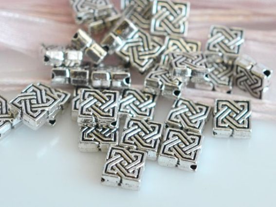 Металлическая бусина №25, Ромбик 9,5 мм, античное серебро, 50 шт Металлическая бусина №25, Ромбик 9,5 мм, античное серебро, 50 шт