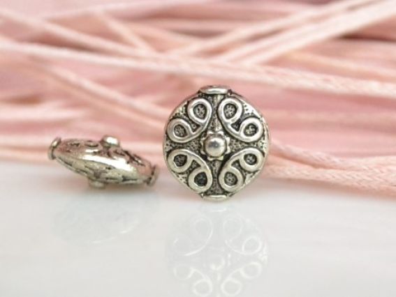 Металлическая бусина №44 круг с завитками 11х12 мм, античное серебро 50 шт Металлическая бусина №44 круг с завитками 11х12 мм, античное серебро 50 шт