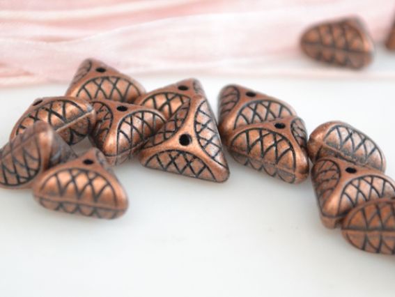 Металлическая бусина №49, Треугольная объемная 10х6 мм, античная медь, 50 шт Металлическая бусина №49, Треугольная объемная 10х6 мм, античная медь, 50 шт
