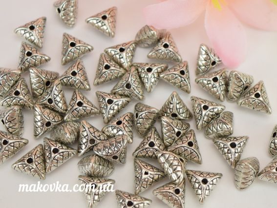 Бусина металева трикутна об'ємна, античне срібло 10х6 мм №49