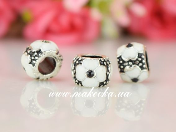 Бусина метал. цветная со стразой 29 белый цветок с черным стразиком Бусина метал. цветная со стразой 29 белый цветок с черным стразиком