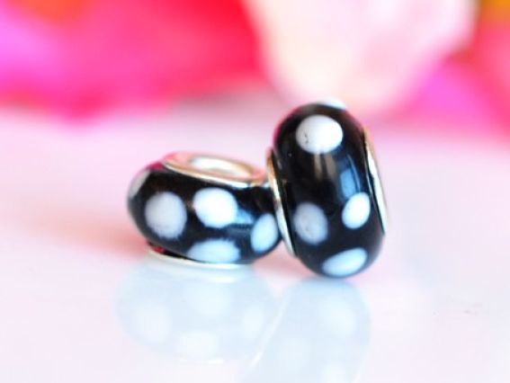 Бусина Пандора-стиля Lampwork №146 черная с белыми пятнышками Бусина Пандора-стиля Lampwork №146 черная с белыми пятнышками