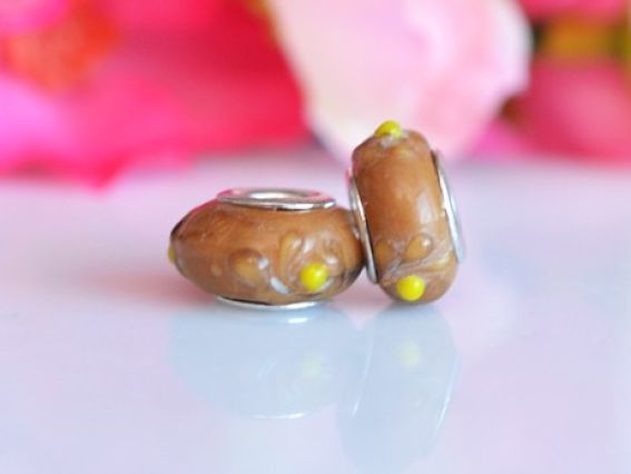 Бусина Пандора-стиля Lampwork №150 светло-коричневая с цветами Бусина Пандора-стиля Lampwork №150 светло-коричневая с цветами