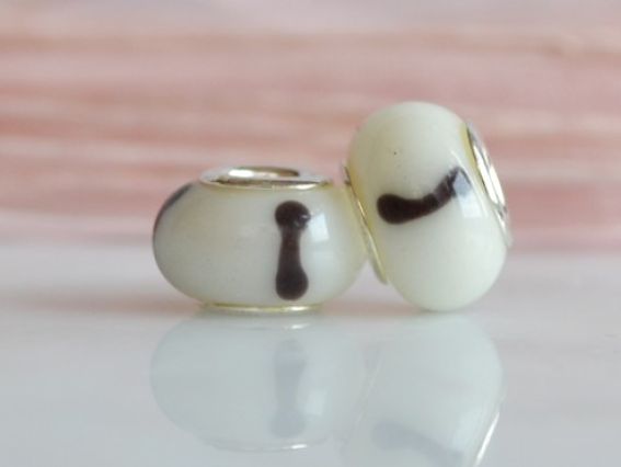 Бусина Пандора-стиля Lampwork №159 белая с коричневыми полосами Бусина Пандора-стиля Lampwork №159 белая с коричневыми полосами