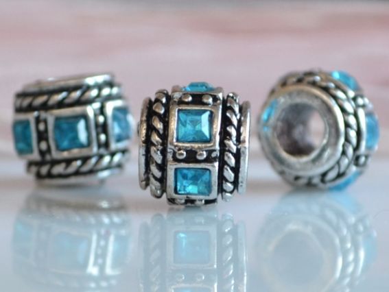 Бусина метал. со стразами №119 голубая квадратики Бусина метал. со стразами №119 голубая квадратики