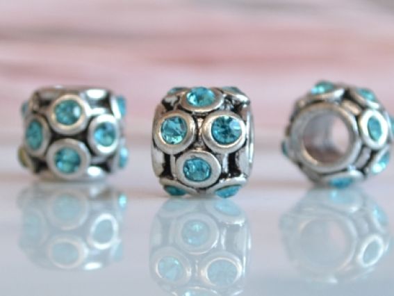 Бусина метал. со стразами №121 светло-голубая Бусина метал. со стразами №121 светло-голубая