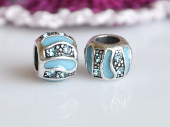 Бусина метал. цветная со стразой 18 голубая Бусина метал. цветная со стразой 18 голубая