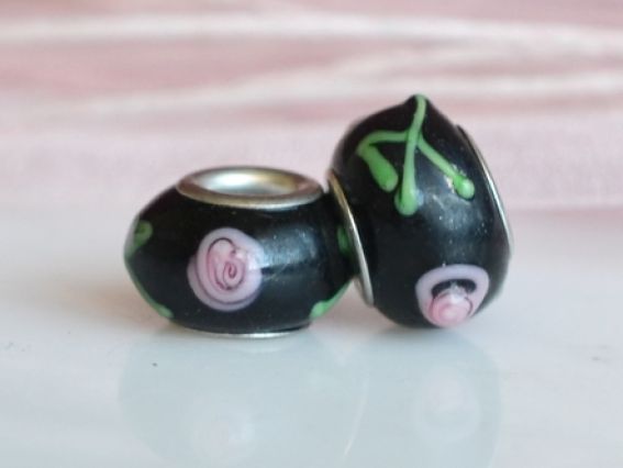 Бусина Пандора-стиля Lampwork №137 черная с розочкой Бусина Пандора-стиля Lampwork №137 черная с розочкой