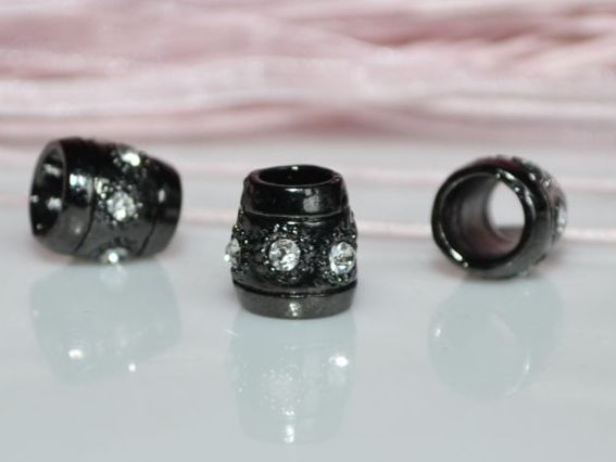 Бусина метал. со стразами №76 черная удлиненная Бусина метал. со стразами №76 черная удлиненная