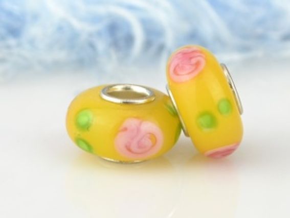 Бусина Евро Lampwork №102 желтая с розочками и зелеными точками