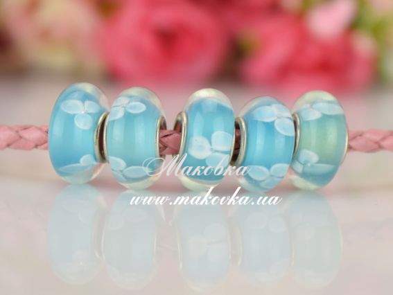 Бусина Евро Lampwork №120 прозрачная, голубая с белыми цветочками