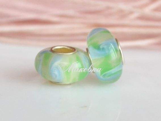 Бусина Евро Lampwork №55 бледно-зеленая с голубым узором Бусина Евро Lampwork №55 бледно-зеленая с голубым узором