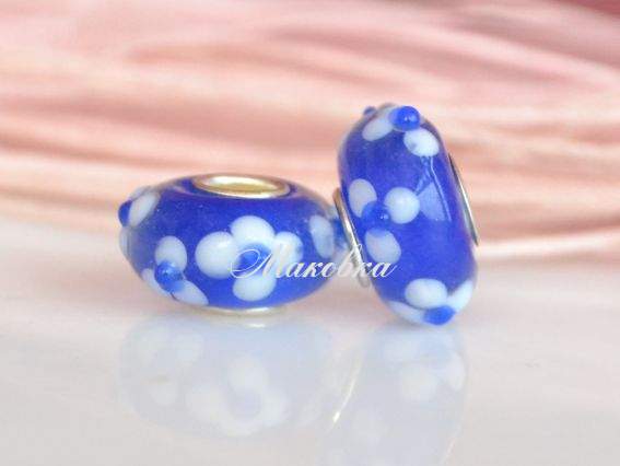 Бусина Евро Lampwork №58 синяя с белыми цветами Бусина Евро Lampwork №58 синяя с белыми цветами