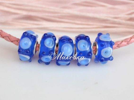 Бусина Евро Lampwork №59 синяя с бело-голубыми кружочками Бусина Евро Lampwork №59 синяя с бело-голубыми кружочками