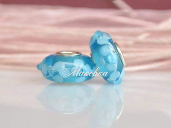 Бусина Евро Lampwork №62 голубая с голубыми объемными цветами Бусина Евро Lampwork №62 голубая с голубыми объемными цветами