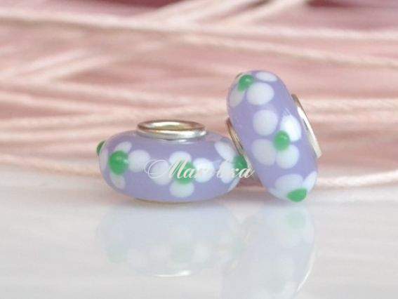 Бусина Евро Lampwork №64 сиренево-голубая с белыми цветами Бусина Евро Lampwork №64 сиренево-голубая с белыми цветами