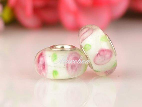 Бусина Евро Lampwork №96 белая полупрозрачня с розами и зелеными точками Бусина Евро Lampwork №96 белая полупрозрачня с розами и зелеными точками