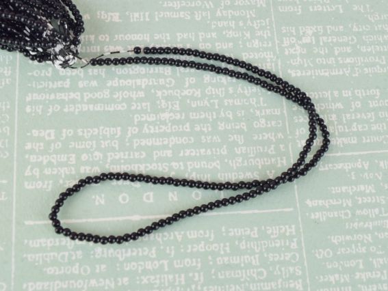 Перли Preciosa 2 мм скляні, чорні, 1 низка 70449-2 Перли Preciosa 2 мм скляні, чорні, 1 низка 70449-2