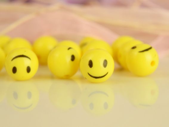 Бусина акриловая Шар, Смайл желтая  , 12 мм, 1 шт Бусина акриловая Шар, Смайл желтая  , 12 мм, 1 шт