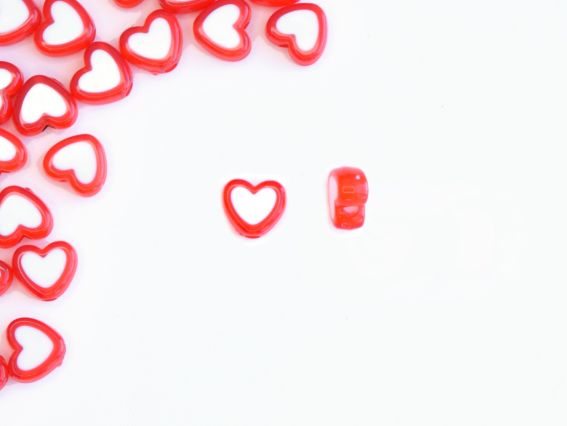 Бусина акриловая Сердце Красное с белым, 8 мм