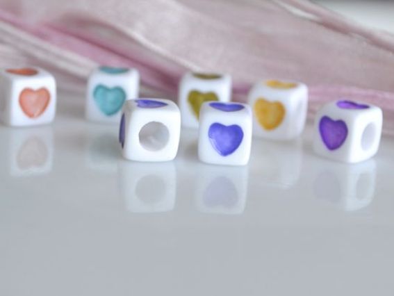 Бусины Куб с сердечком 7х7х7 мм, 25 шт, белые