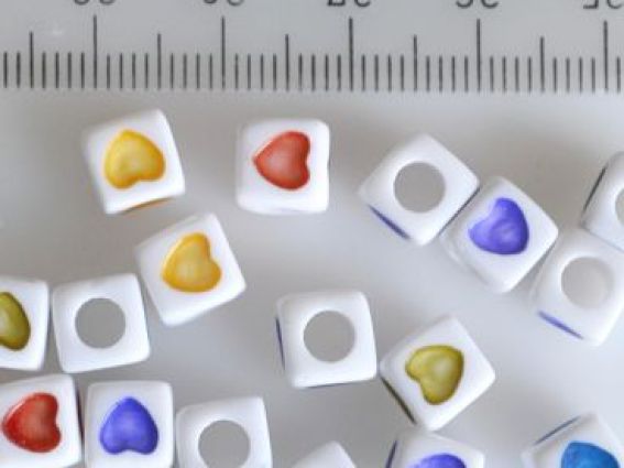 Бусины Куб с сердечком 7х7х7 мм, 25 шт, белые