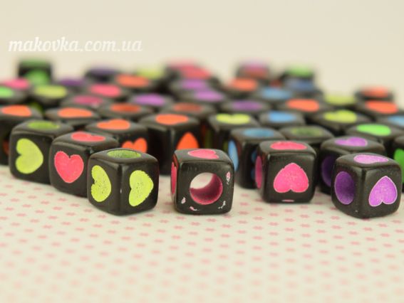 Бусины акриловые черные Куб с цветным сердечком 7х7х7 мм, 50 шт