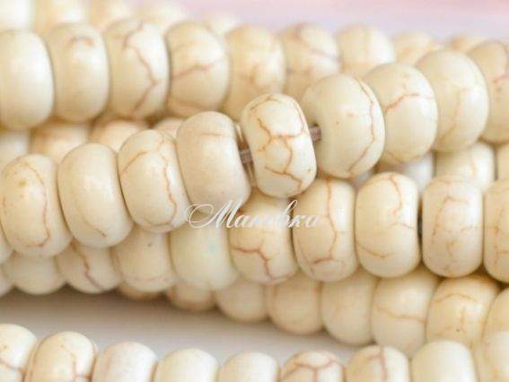 Бусины НК-67 Бирюза рондель 5х8 мм, низка, белые Бусины НК-67 Бирюза рондель 5х8 мм, низка, белые