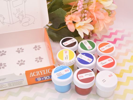 Відкрита коробка набору ROSA Kids Cats із контурною розмальовкою котиків на внутрішній стороні кришки.