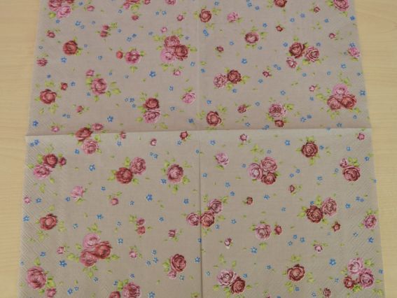 Серветка для декупажу №148 сіра з бордовими трояндочками, 1 шт