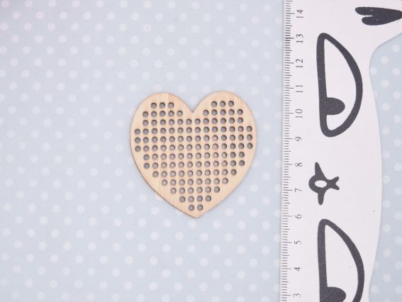 Основа під вишивку з перфорацією Серце , фанера, розмір 50 мм