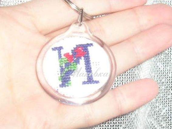 Оригінальний сувенір: вишитий брелок