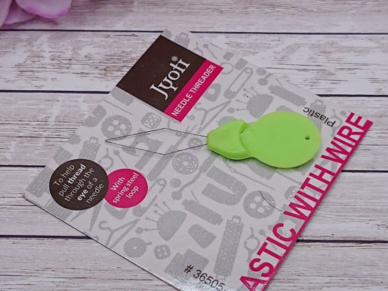 Нитковдівач з пластиковою ручкою JYOTI, 36505