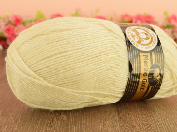 Merino Gold Madame Tricote пряжа 004 слонова кістка