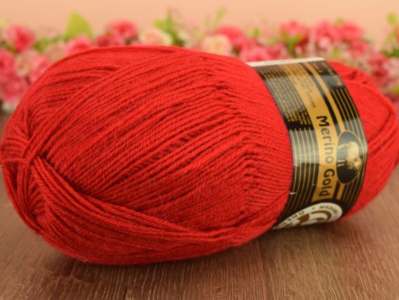 Merino Gold Madame Tricote пряжа 033 червоний