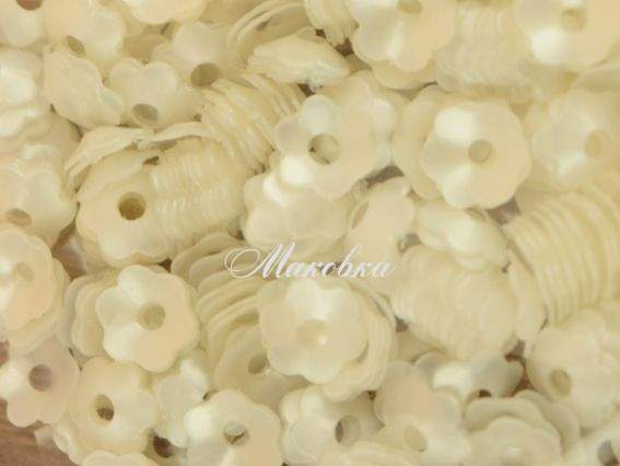 Паєтки 6мм Квіточки об'ємні PAL6F1, білі матові ВДВ 5 г Паєтки 6мм Квіточки об'ємні PAL6F1, білі матові ВДВ 5 г