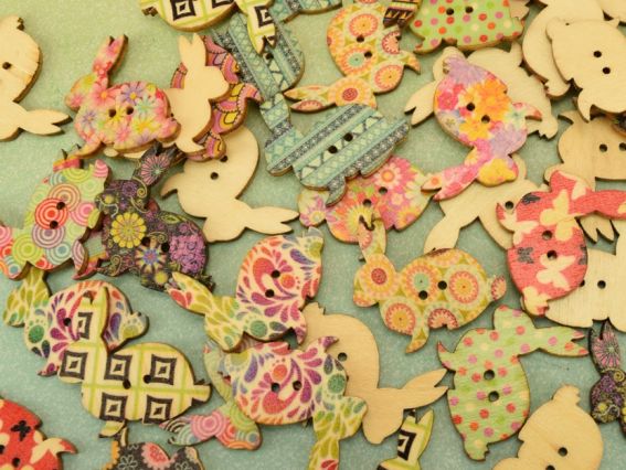 Дерев'яний Ґудзик КРОЛИК бежевий з принтом 1 шт, колір - випадковий вибір