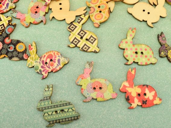 Дерев'яний Ґудзик КРОЛИК бежевий з принтом 1 шт, колір - випадковий вибір