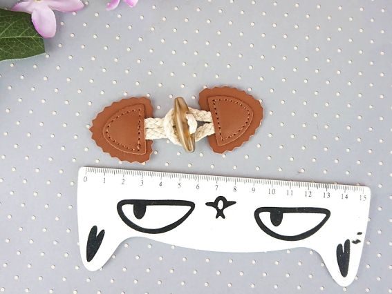 Накладний Ґудзик із петлею та накладками Циліндр , для верхнього одягу, колір Коричневий з білим, 10см 