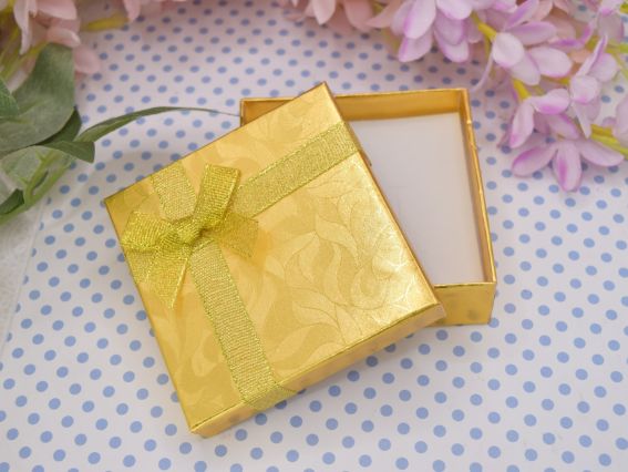 Подарочная коробочка для украшений 9 см, золотая с бантиком,  Подарочная коробочка для украшений 9 см, золотая с бантиком, 