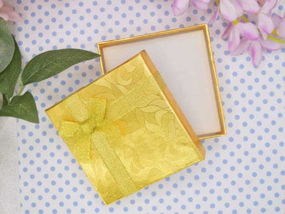 Подарочная коробочка для украшений 90х90х30 мм, картонная с бантиком, золотая